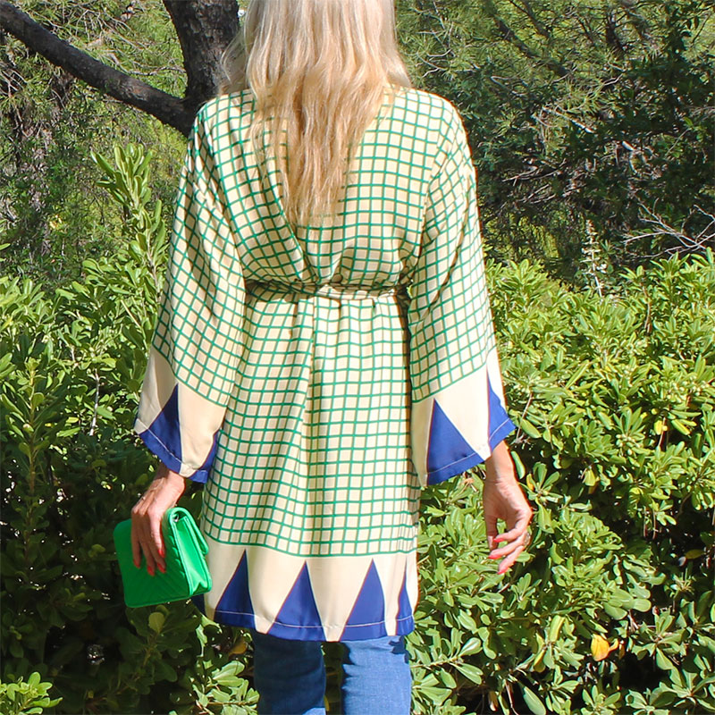 kimono-de-seda-de-cuadros-verde-beige-y-azul-de-julunggul-3