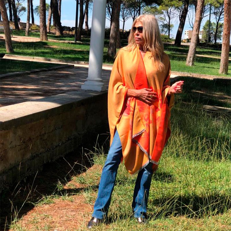 poncho-naranja-y-camel-de-julunggul-1-